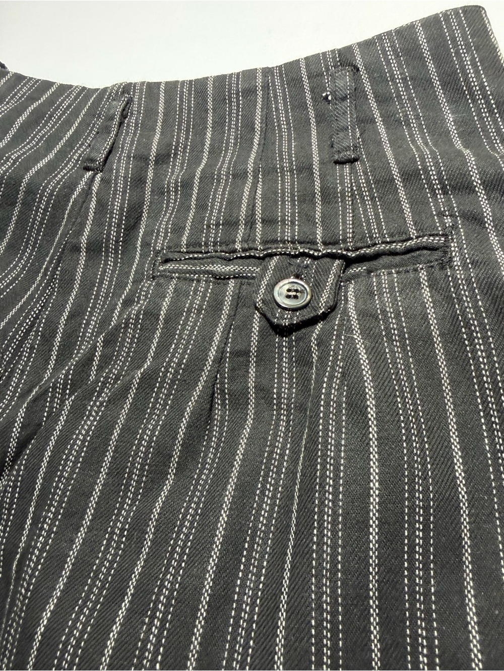 Vintage 90s GAP Black Pinstripe High-Waist Baggy Shorts - Picture 5 of 6